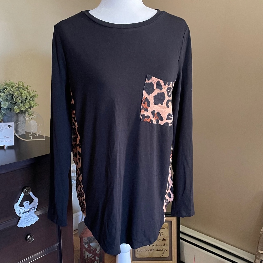 🆕 Women's Zenana Long Sleeve Black and Leopard Tunic Top - Size M